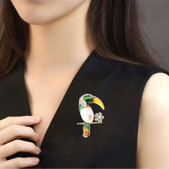 Gold Plated Muticolor White Crystal Floral Toucan Brooch - Picture 7 of 10